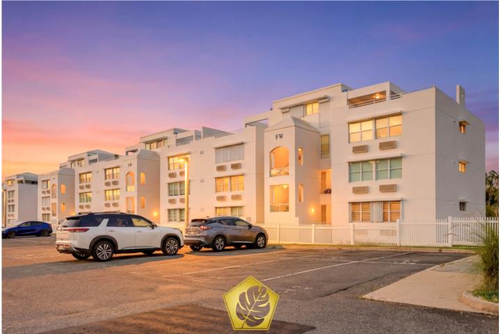 Encantador apartamento ubicado en planta a nivel carretera (sin escaleras), de 3 habitaciones y 2 baños.