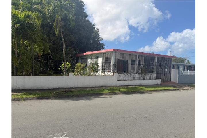 Excelente localizacion, propiedad consta de Balcon, Sala, Cocina, Comedor, 3 Habitaciones y 1 baño,