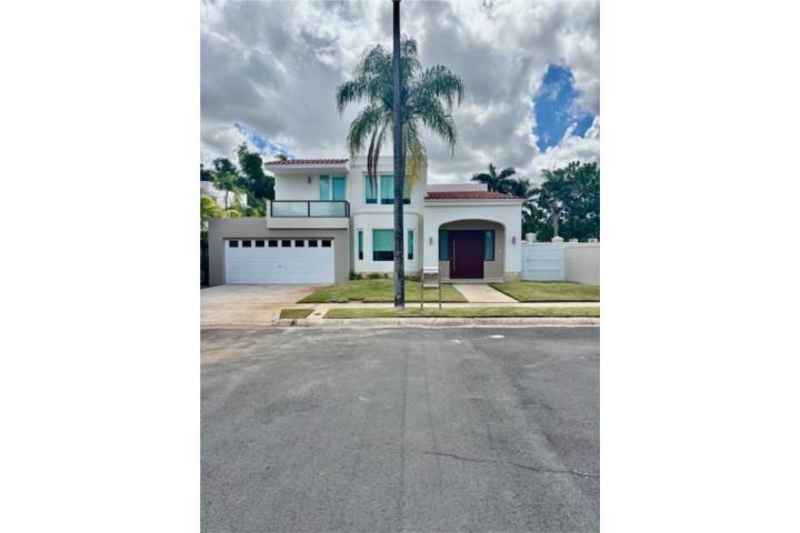 Casa remodelada y lista para mudarse en Palma Real.