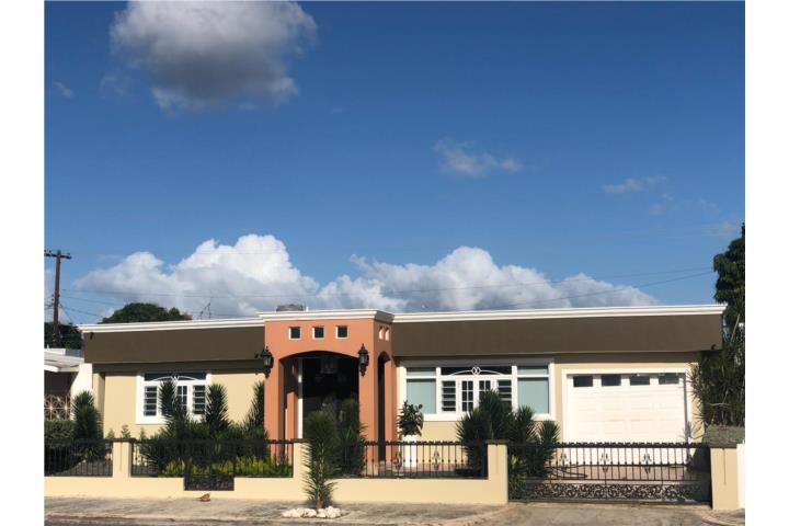 PRECIOSA Y ESPACIOSA CASA EN URB.