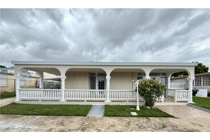 Hermosa casa en área súper céntrico y privilegiado en: Urb.