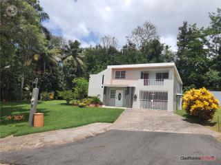 ¡AMPLIA RESIDENCIA EN TOA ALTA!