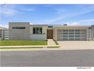 4-Bedroom Home with Heated Pool in Mo...