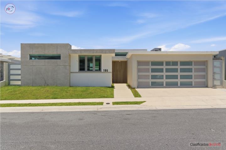 4-Bedroom Home with Heated Pool in Montecielo
