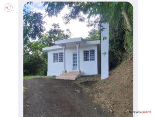 Casa con 1 cuerda y 1/2 de terreno!