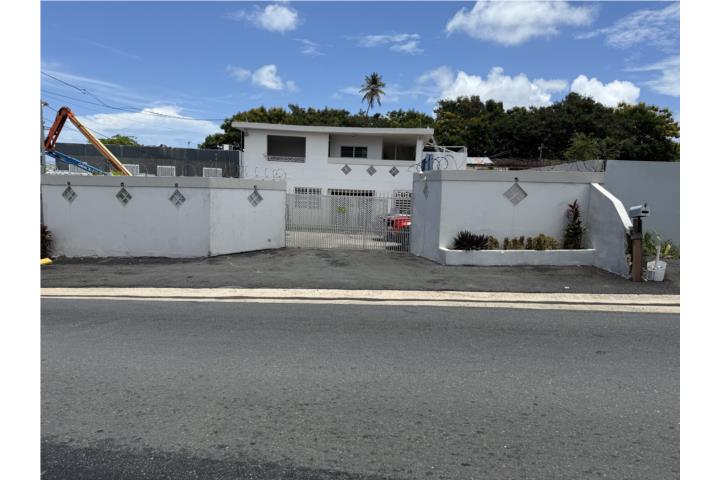 Casa 2 pisos parte de arriba 3cuartos dos Baños remodelados sala,comedor,cocina balcon ante sala lau