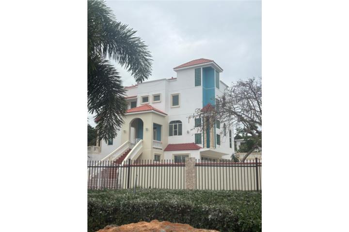 House in El Peñón, Peñuelas