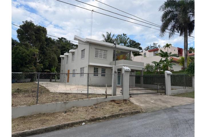 PROPIEDAD DE ALTOS Y BAJOS DE 3 CUARTOS Y 3 BAÑOS.