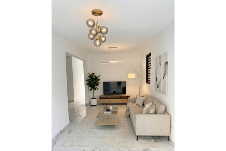 Tu nuevo hogar en Toa Alta te espera: Puertas, vanity, gabinetes, ventanas con toques negros, acceso