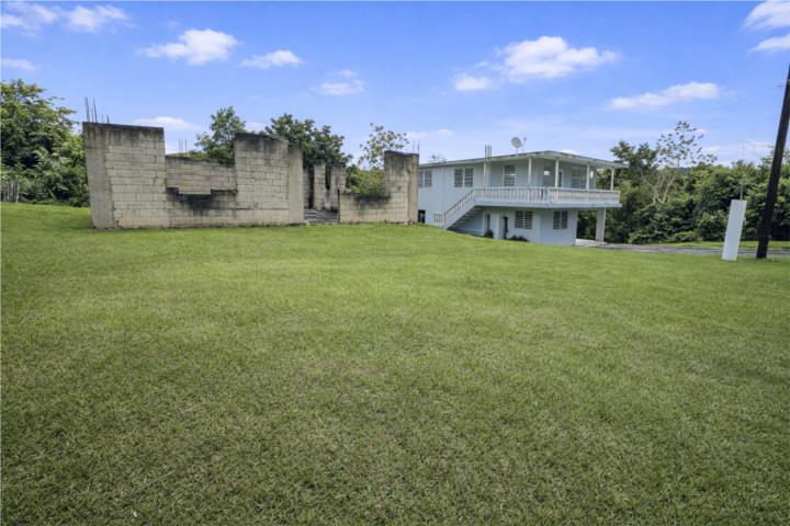 Prop ID: L-1122 Where location, convenience, and potential come together This 1,008.