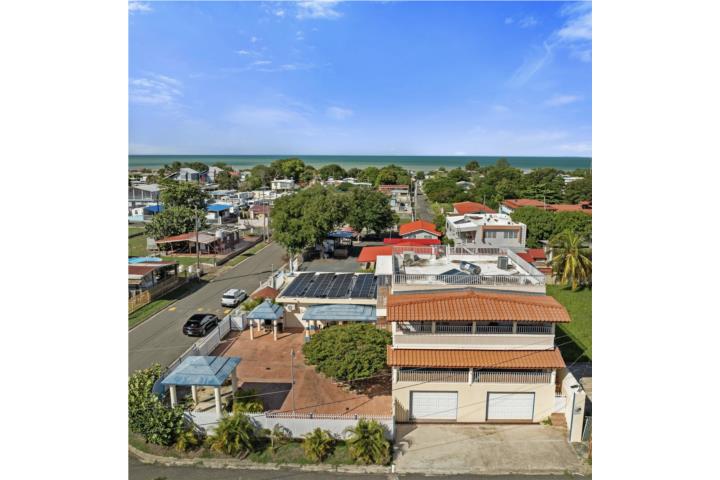 Excepcional propiedad generadora de ingresos ubicada a solo pasos de las cristalinas aguas de Playa