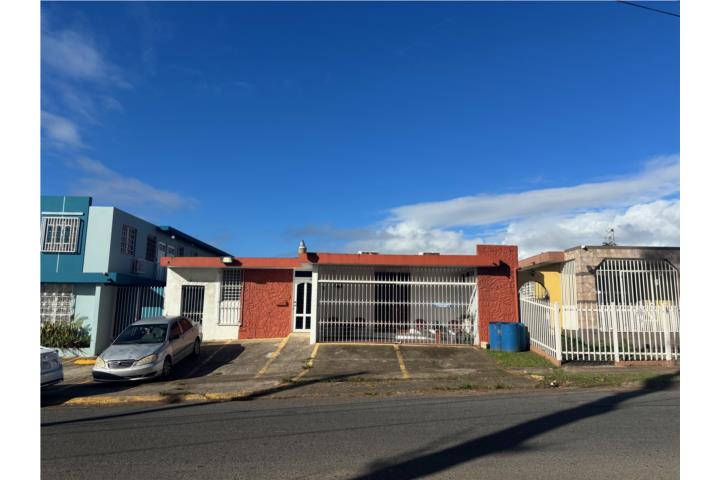 Se vende propiedad residencial/comercial en Ciudad Universitaria Carr 846 en Trujillo Alto.