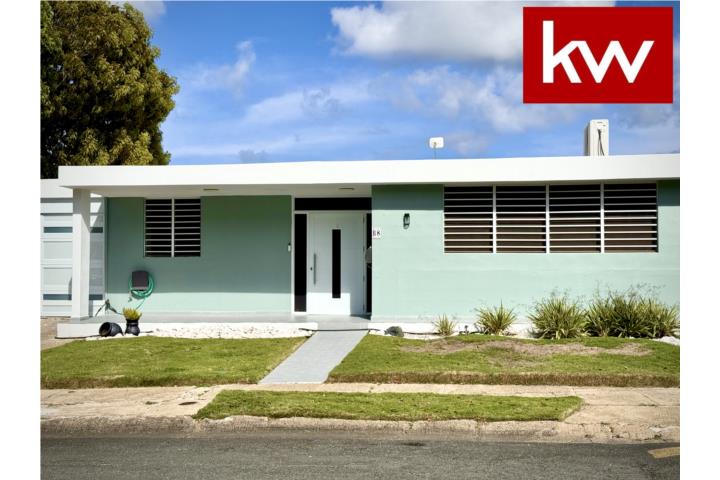 SE VENDE TURNKEY OPPORTUNITY Hermosa y amplia casa lista para vivirla, de 4H y 2.