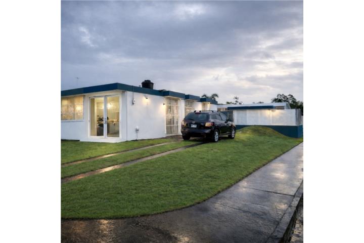 HERMOSA PROPIEDAD DE ESQUINA DR TRES HABITACIONES, DOS BAÑOS, SALA, COSINA, COMEDOR.