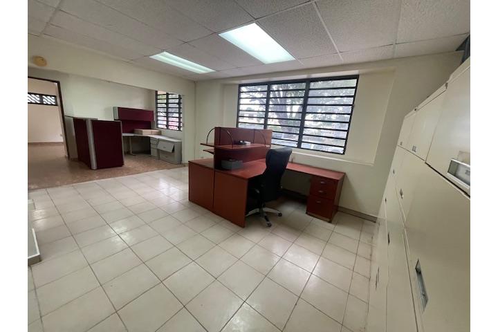 * EXCELENTE PROPIEDAD, OFICINAS COMERCIALES PROFESIONALES * SE VENDE POR $50,000 MENOS DE TASACION *