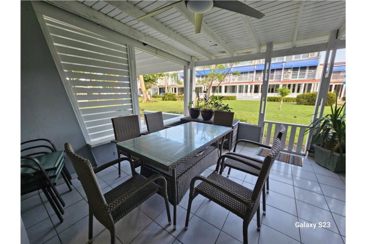 A PASOS DE LA PLAYA LITERAL.