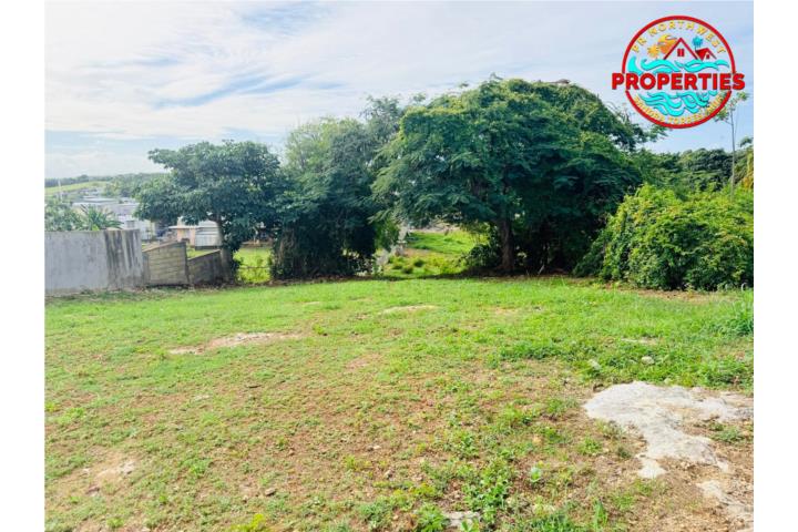 Solar 625 MC en el pueblo de Isabela, PR Ubicado estratégicamente en el área del Pueblo, en la Calle