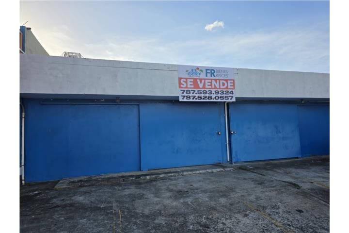 Excelente local comercial y residencial, en avenida concurrida, cuenta con 2 apartamentos de 2 h/1b