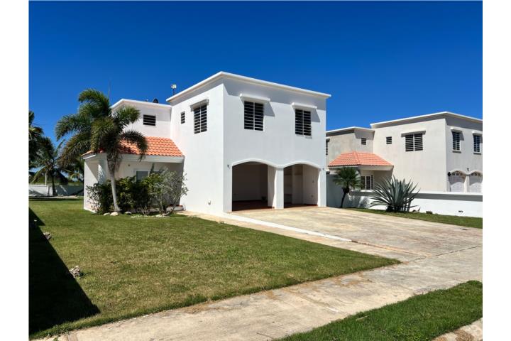 Residencia ubicada en la exclusiva Urb.