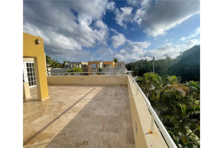 Urb The Clusters Espactacular Casa de 3 Pisos