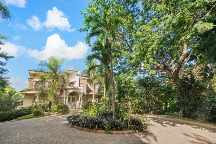 Majestuosa Residencia en Tintillo