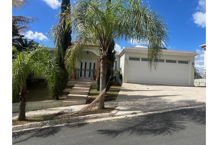Spacious Corner Home in Prime Cayey Location