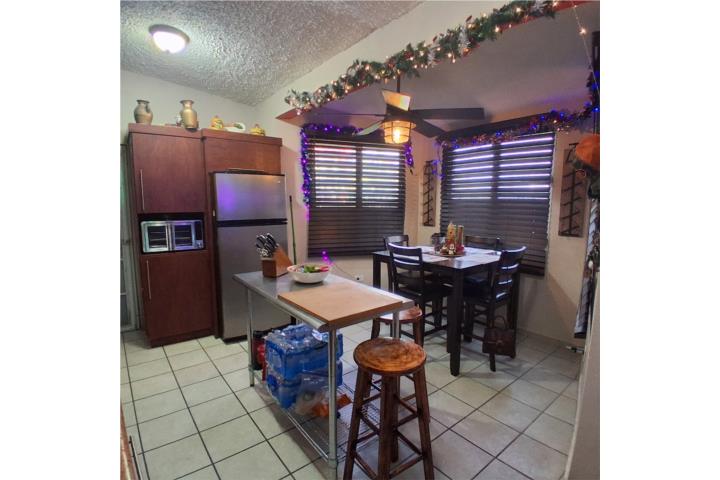 ¡Casa remodelada y totalmente amueblada en venta! Disfruta de la comodidad y el estilo en esta hermo