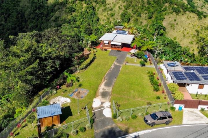 Cabaña de cemento a 2,200 pies de Altura