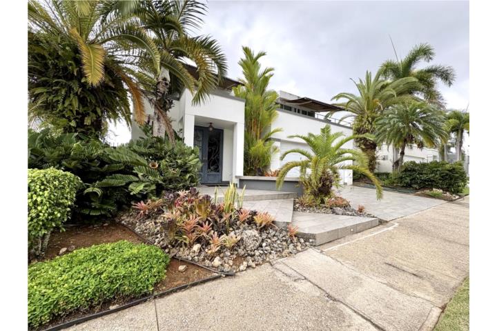 Casa de 2 Pisos en Comunidad con doble control de acceso! • Bien cuidada, con terraza tropical y dos