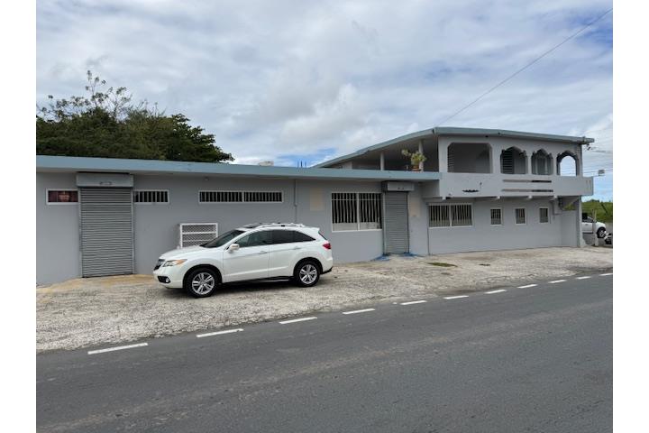 Edificio para uso comercial con 3 espacios