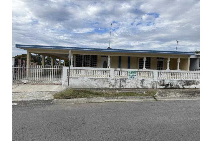 Cómoda residencia de 4 dormitorios, 2 baños, sala, comedor, cocina, área de family, marquesina exten