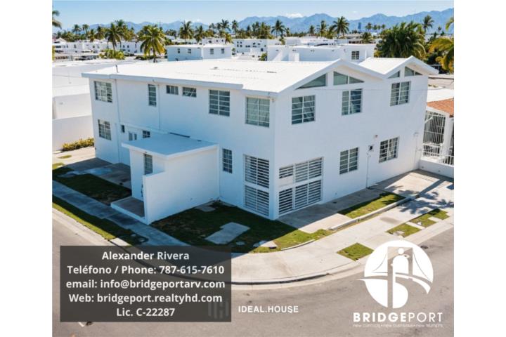 Complejo de apartamentos con 8 unidades en un lote esquinero, amplio estacionamiento y tratamiento de techo en silicón.