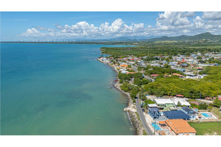 Propiedad en Playa de Salinas ideal para inversión o uso residencial con ingresos.