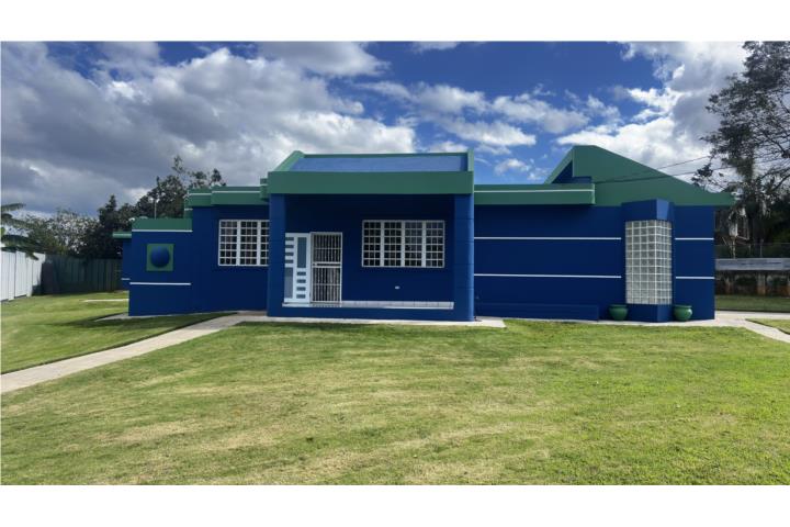 Hermosa residencia en venta ubicada en el Barrio Corcovado de Hatillo, Puerto Rico, ofreciendo una e