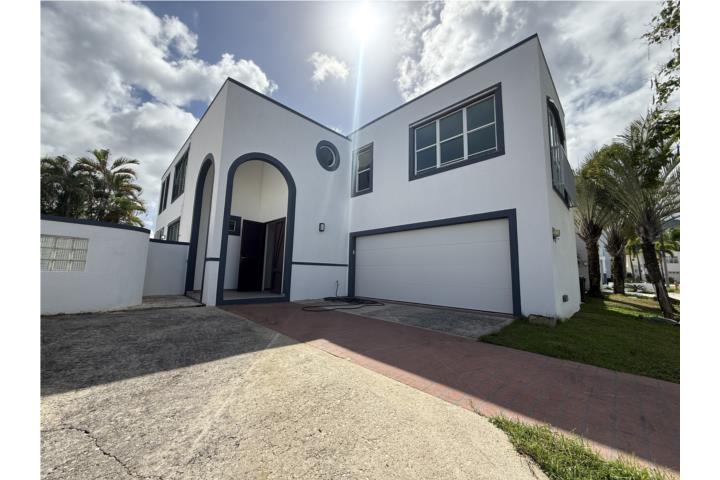 Beautiful two-level home located in the Sanjuanera neighborhood of Hacienda San José, Caguas.