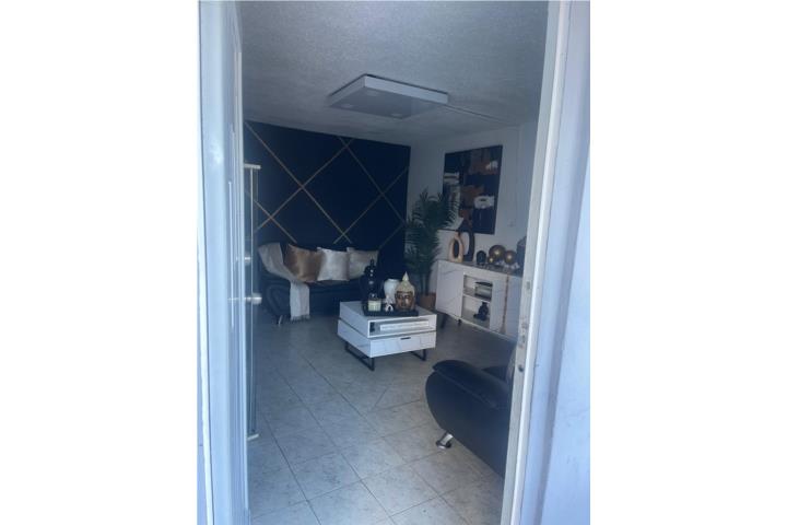 Propiedad consta con 250 M/C Consta de 4 cuartos, 2 baños, sala, comedor, family, cuarto adicional a