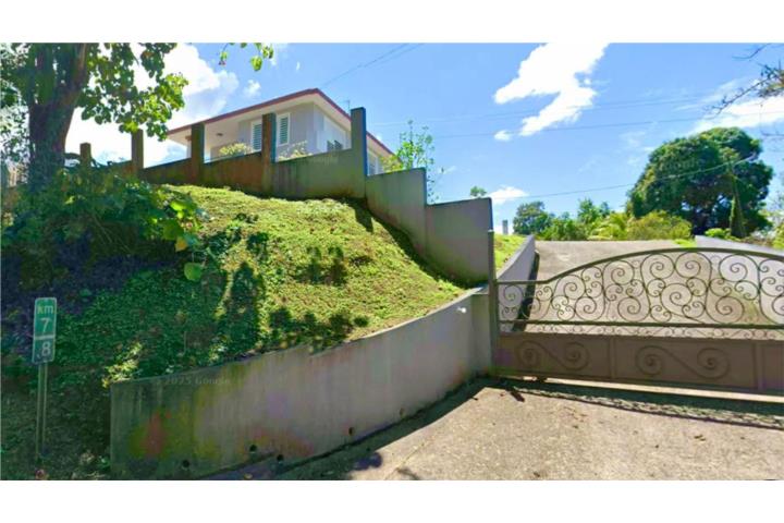 Residencia de 2 habitaciones y 1 baño en el nivel superior, con baño adicional en la parte inferior.