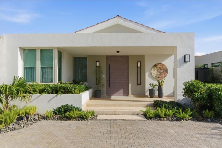 Elevated Designer Living- Isla Norte Sabanera