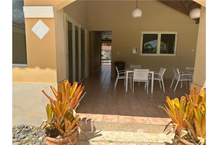 Garden de esquina y cerca de la playa