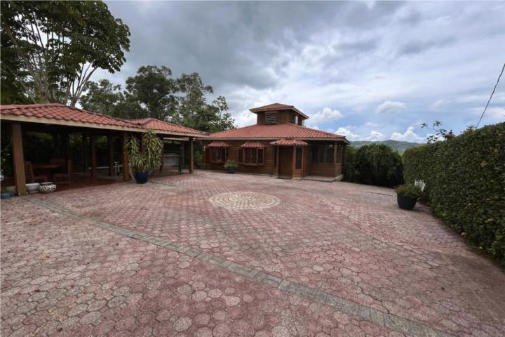 Encantadora Propiedad - Corozal