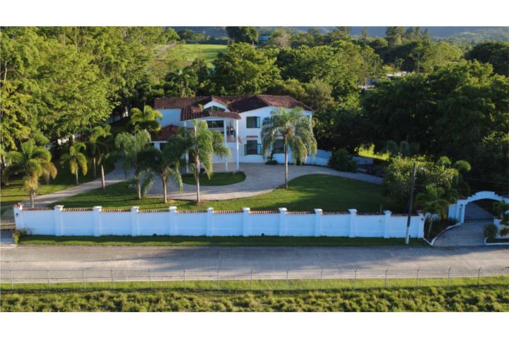 Casa de lujo en Estancias de Beatriz, Cayey