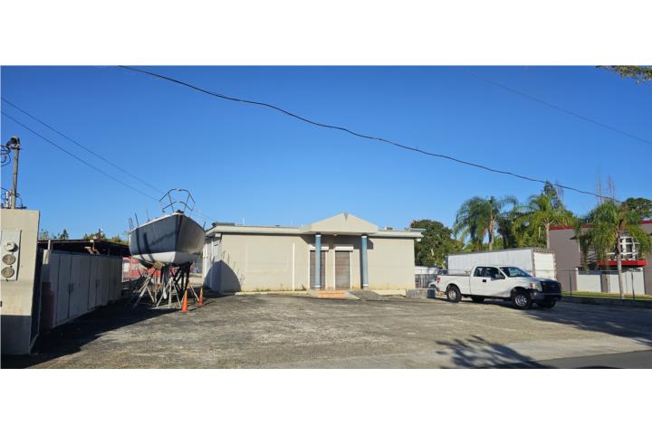 Casa en lugar céntrico , 3 cuartos, 2 baños,