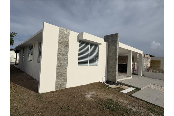 Exelente Residencia completamente Remodelada con 3 habitaciones, marquesina patio y terraza muy fres