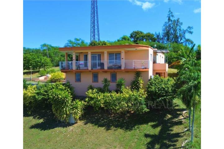 Espaciosa propiedad en Camuy, PR.
