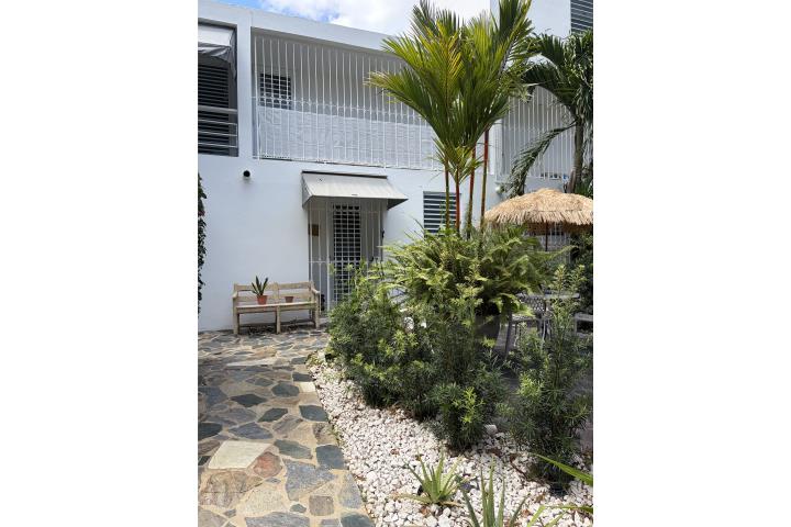 Las Casitas del Monte Sur- 2/2/2 $425K