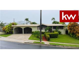 URB. ALTURAS DE TORRIMAR, CASA EN GUAYNABO