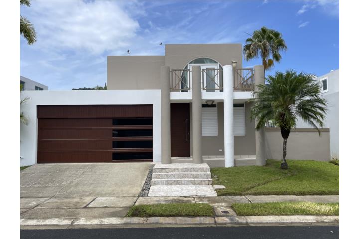 SE VENDE BELLA CASA DE 3 H Y 3 B.