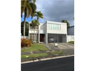 Casa, piscina, terraza, 4 ctos. 4 ba�os.675K.