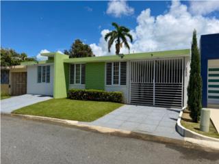Se vende casa con patio y terraza en San Juan