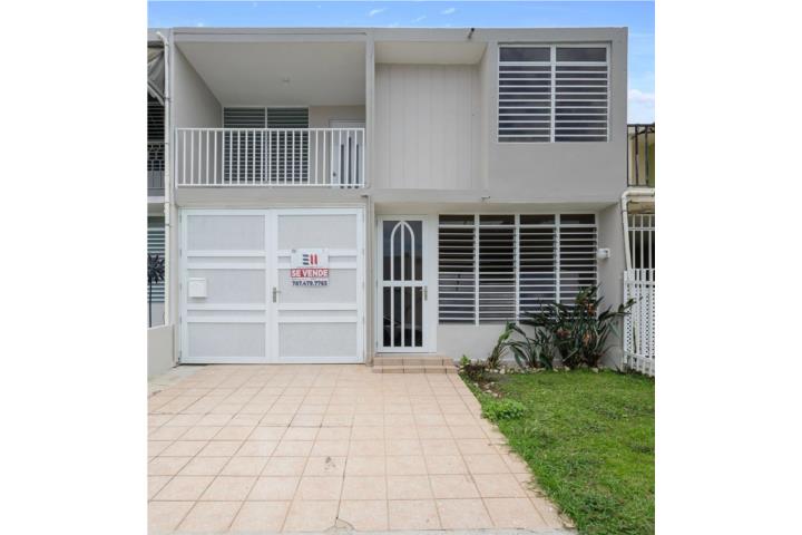 Duplex de dos pisos, Cerca a Plaza Carolina